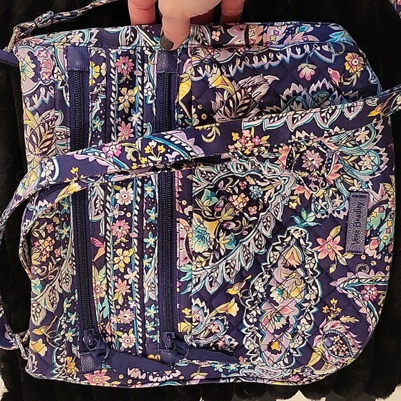 Vera Bradley Crossbody Purse,Colorful w/adjustable strap. 5 zippers/compartments - Picture 3 of 9